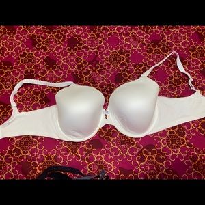 Like new Victoria secret bra 38 DD